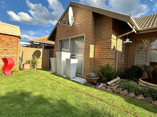 2 Bedroom Townhouse 2 Bedroom Townhouse
