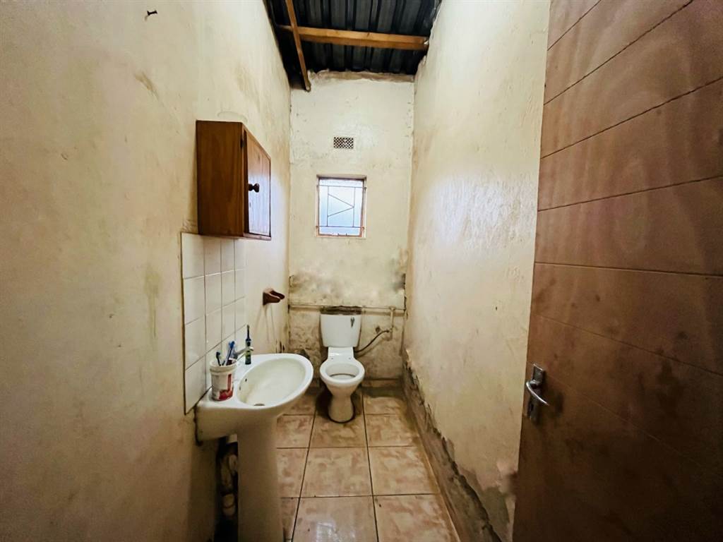 3 Bed House in Daveyton photo number 11