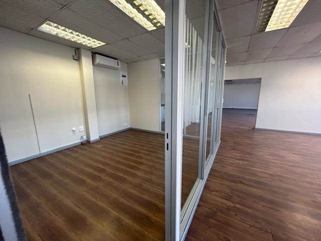 200  m² Commercial space in Milnerton Central photo number 11