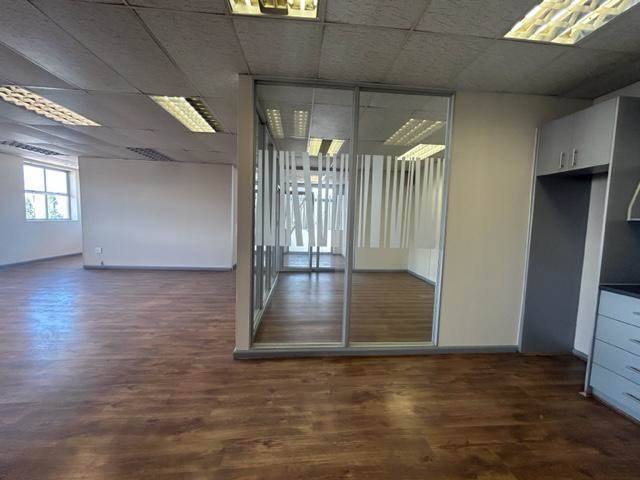 200  m² Commercial space in Milnerton Central photo number 2