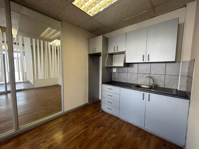200  m² Commercial space in Milnerton Central photo number 10