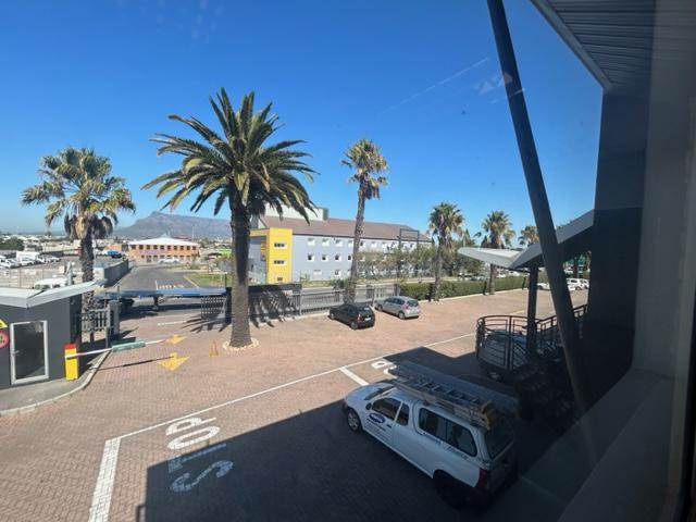 200  m² Commercial space in Milnerton Central photo number 13