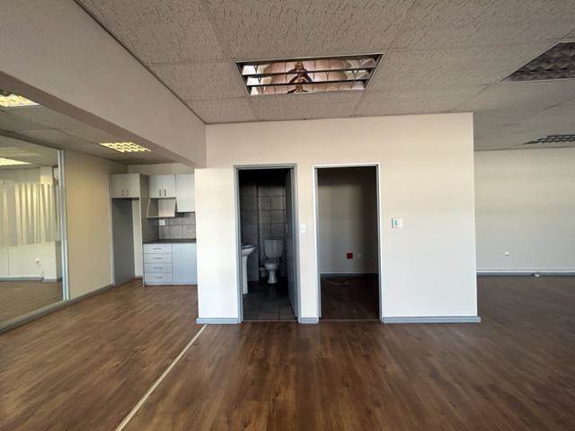 200  m² Commercial space in Milnerton Central photo number 27