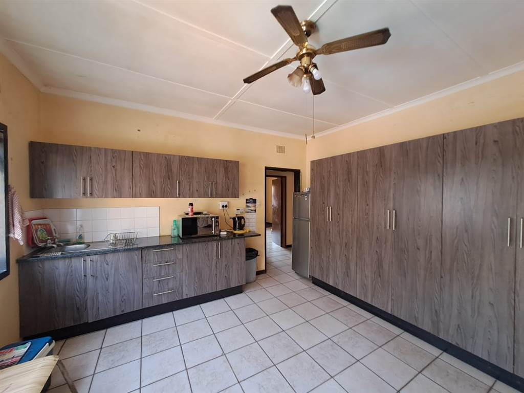 5 Bed House in Thabazimbi photo number 3