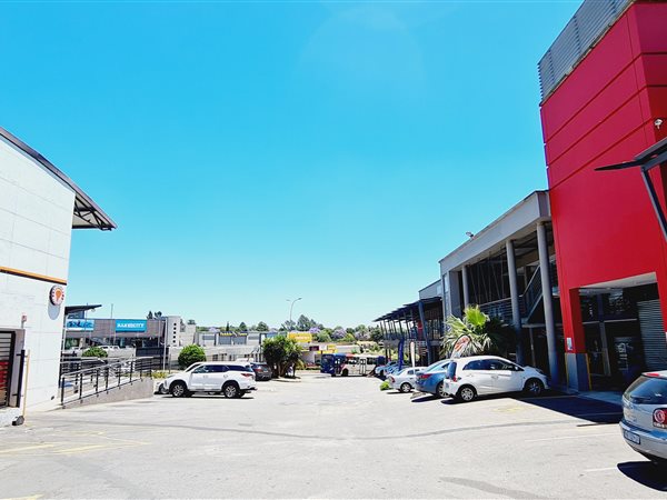 740 m² Retail Space 740 m² Retail Space