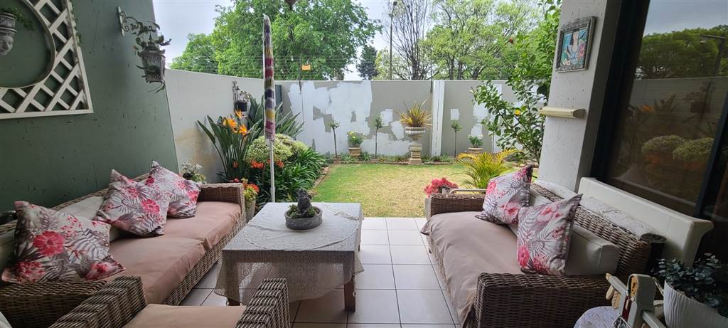 2 Bed Townhouse in Germiston Central photo number 3