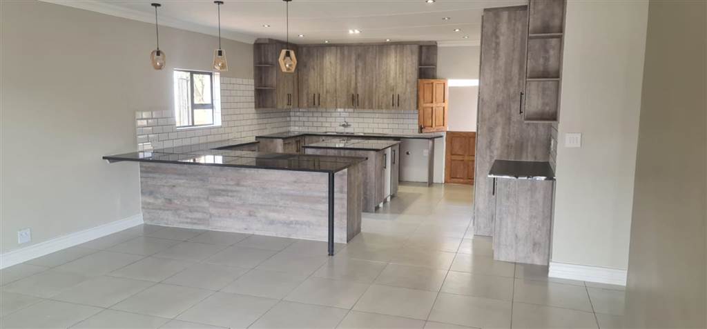 5 Bed House in Pretoria West photo number 6