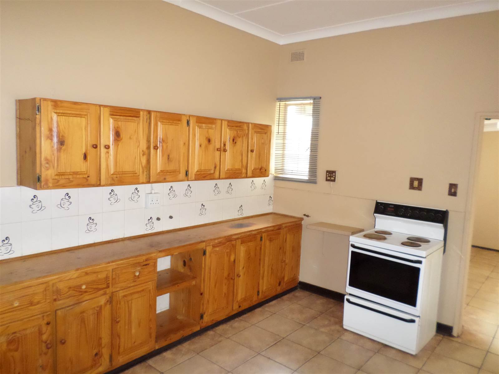 3 Bed House in Ventersdorp photo number 4