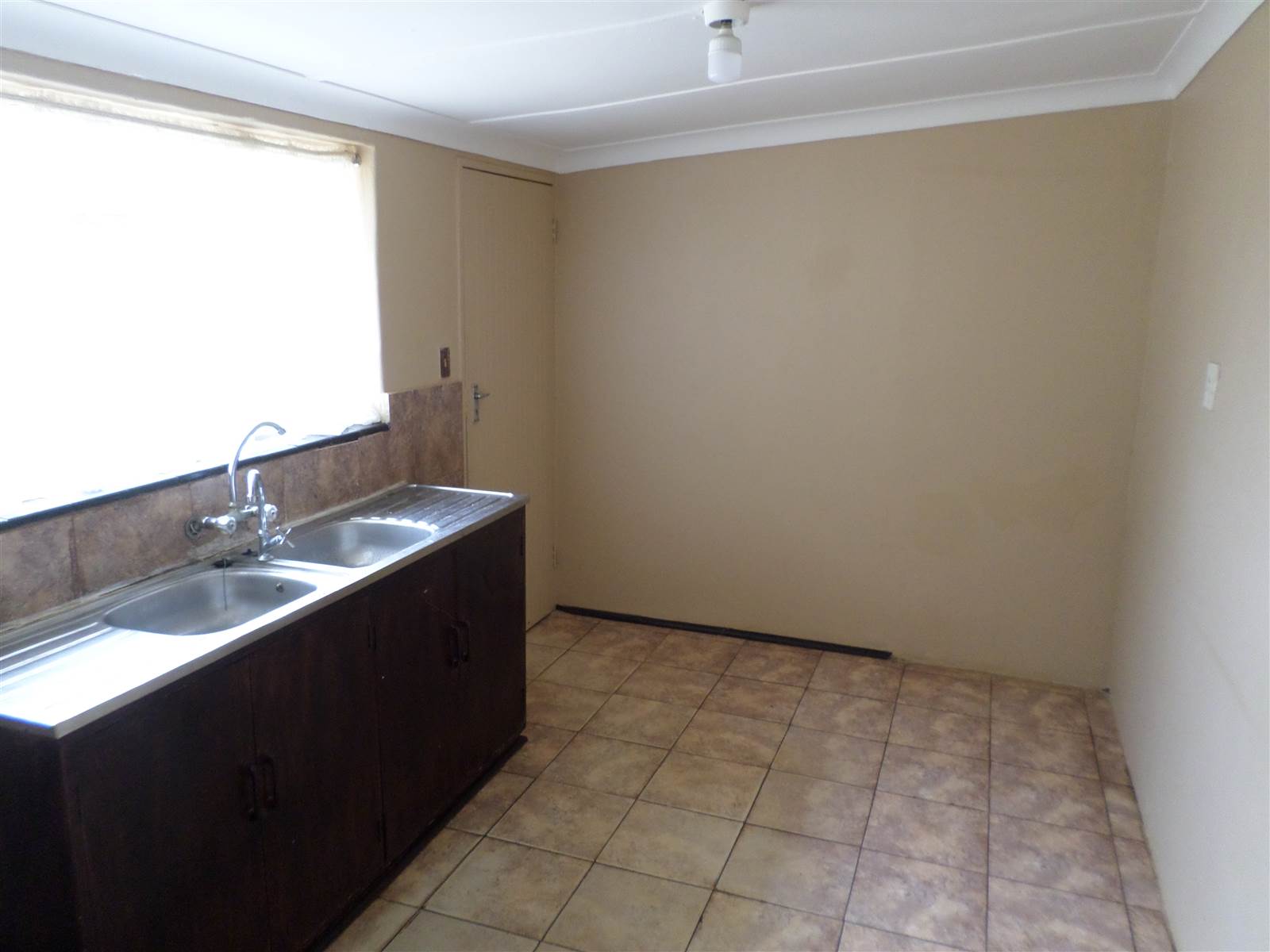 3 Bed House in Ventersdorp photo number 12