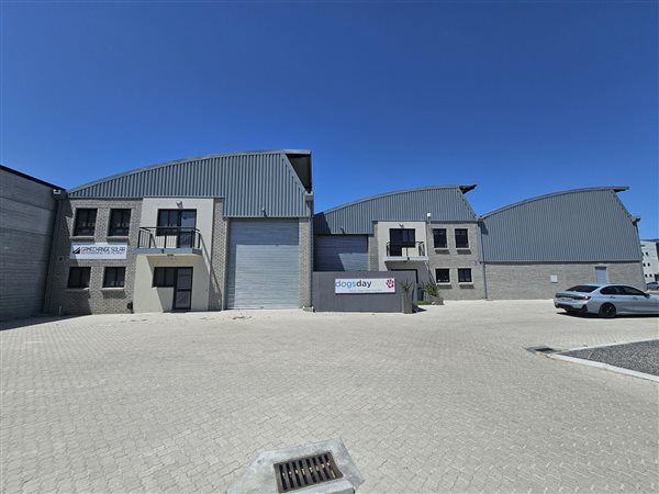 348  m² Industrial space