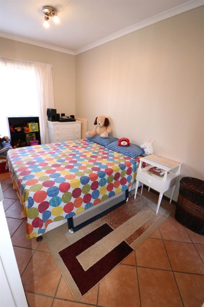 2 Bed Townhouse in Mooikloof Ridge photo number 15