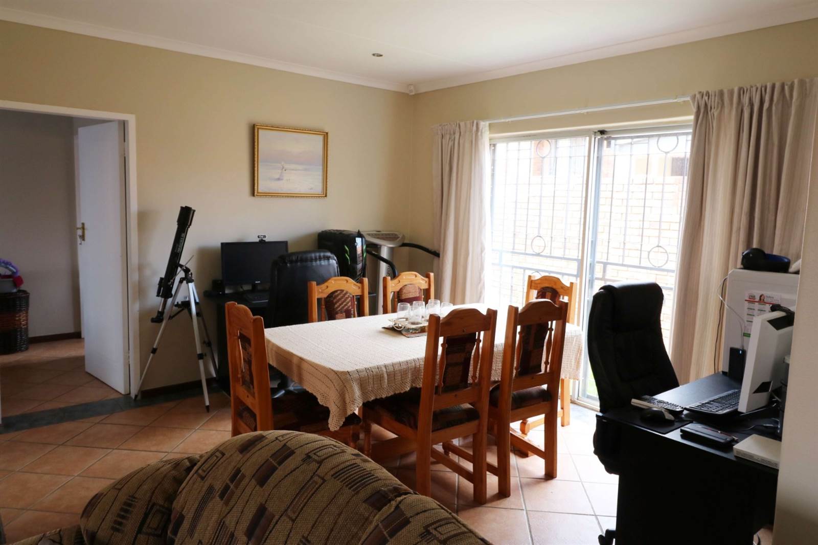 2 Bed Townhouse in Mooikloof Ridge photo number 10