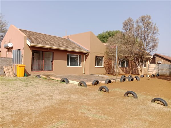 5 Bedroom House 5 Bedroom House