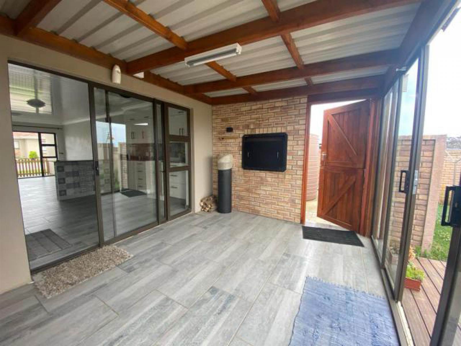 3 Bed House in Kwelera photo number 2