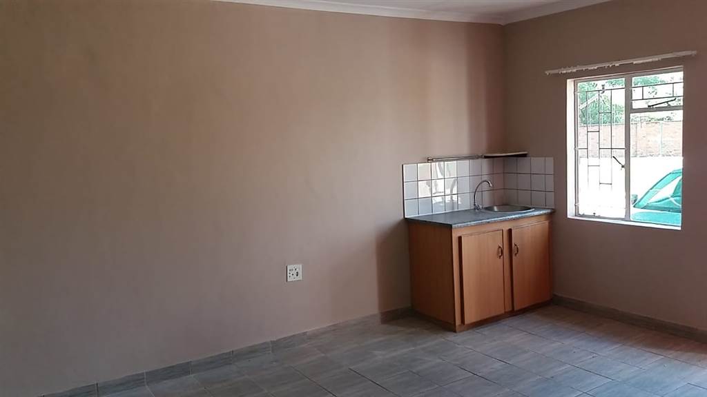 Bachelor apartment in Polokwane Central photo number 2