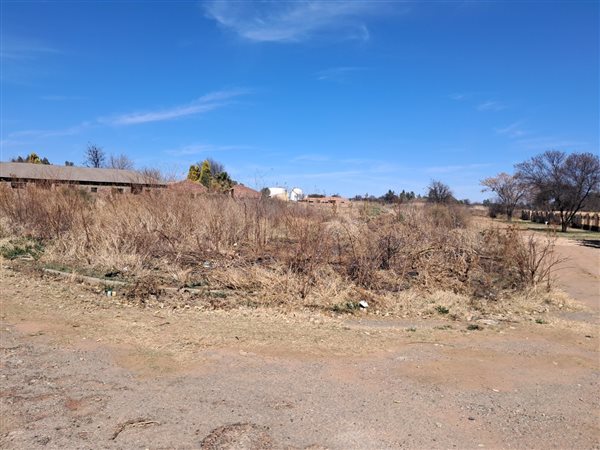 1 960 m² Land
