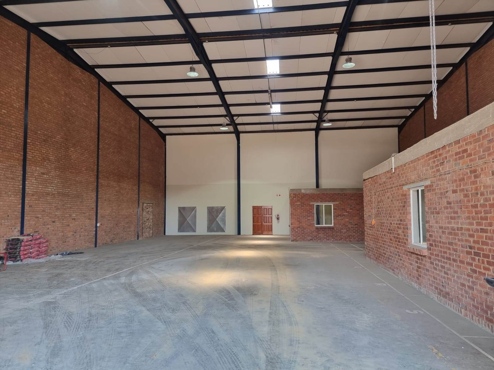 520  m² Industrial space in Silverton photo number 1