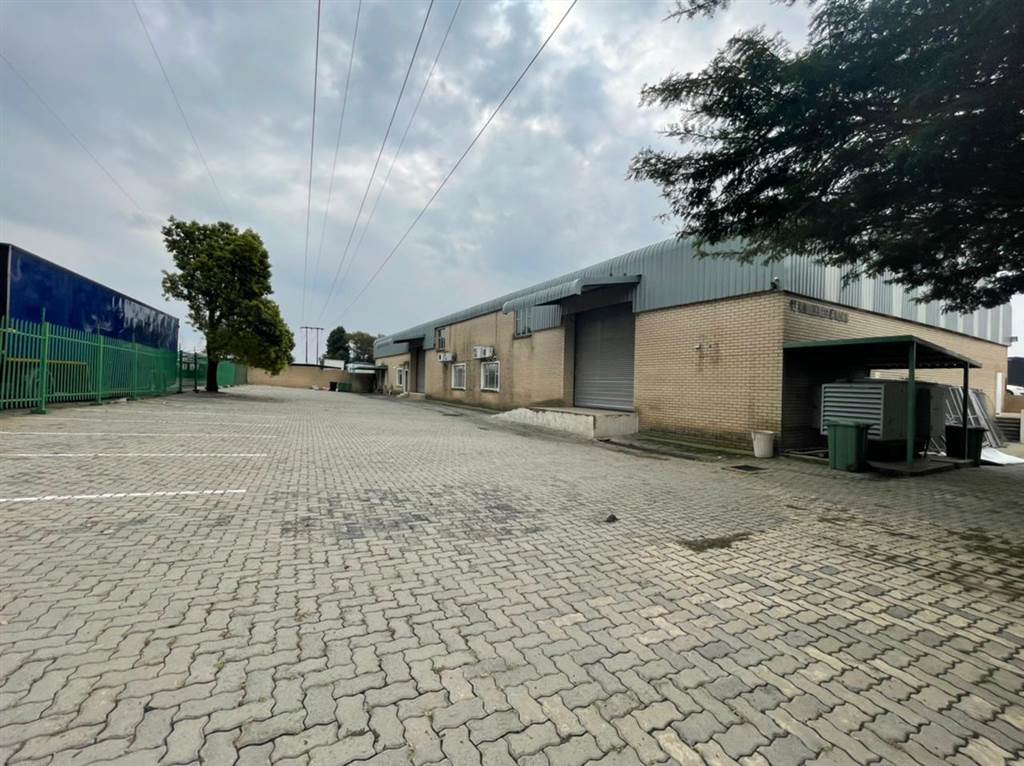 1100  m² Industrial space in Ormonde photo number 1