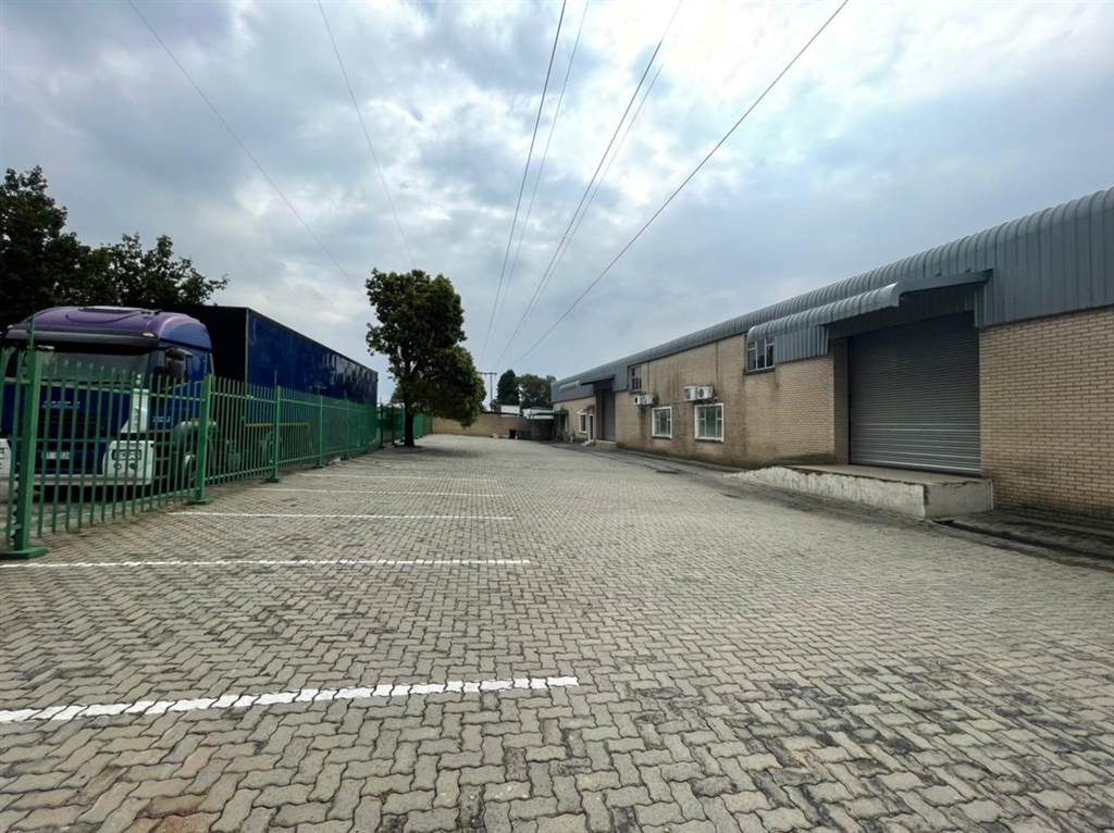 1100  m² Industrial space in Ormonde photo number 2