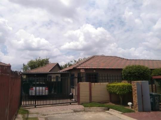 2 Bed House in Olievenhoutbosch photo number 1