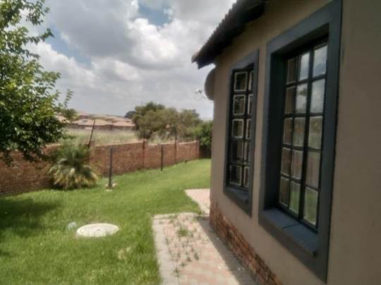 2 Bed House in Olievenhoutbosch photo number 17