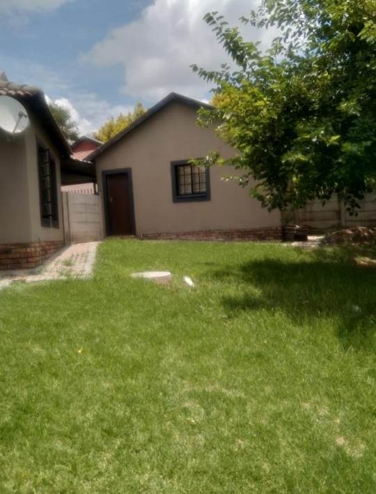 2 Bed House in Olievenhoutbosch photo number 5
