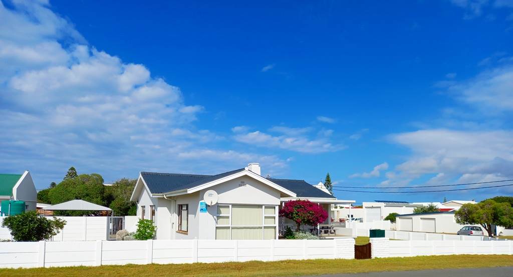 4 Bed House in Struisbaai photo number 8