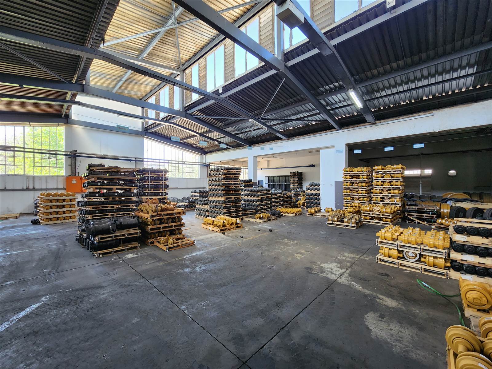 6000  m² Industrial space in Benrose photo number 2