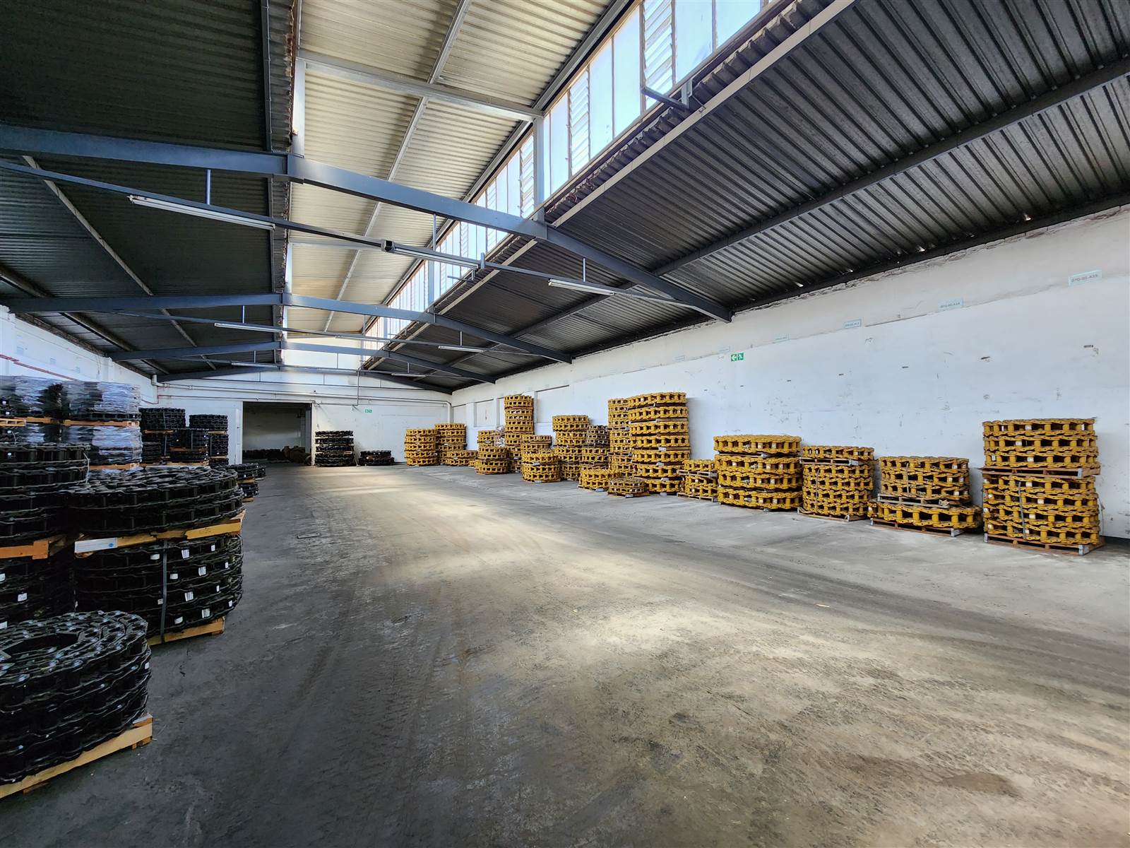 6000  m² Industrial space in Benrose photo number 4