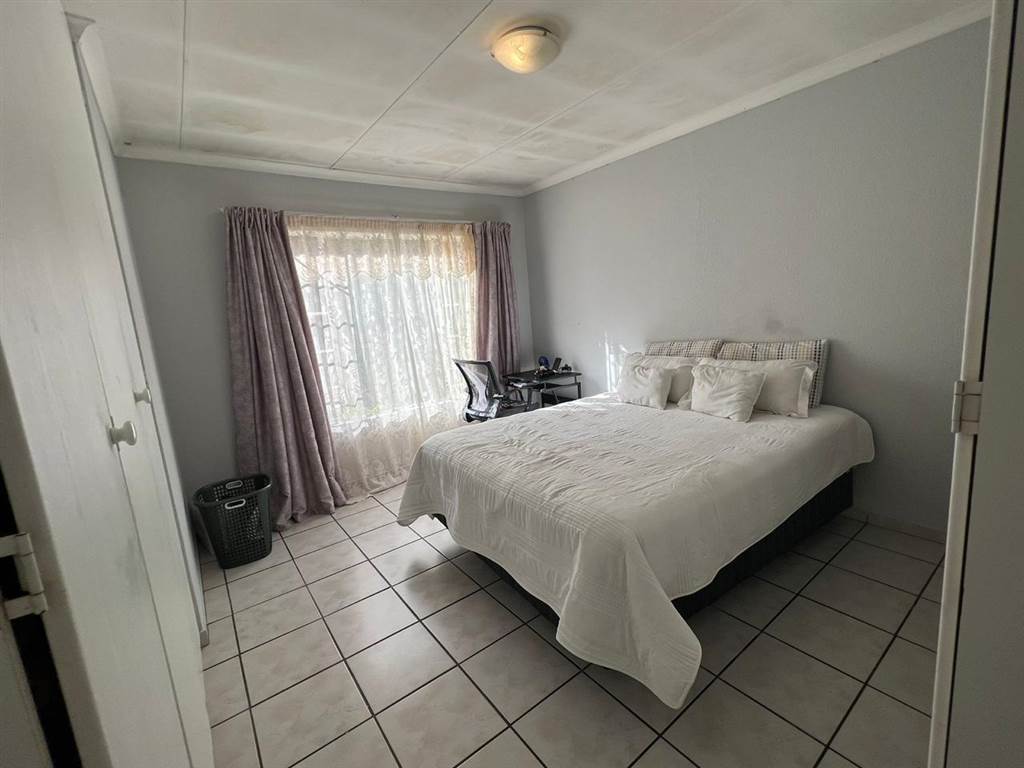 3 Bed Townhouse in Wilgeheuwel photo number 8