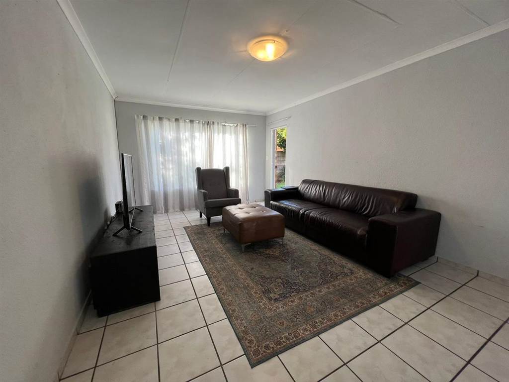 3 Bed Townhouse in Wilgeheuwel photo number 3