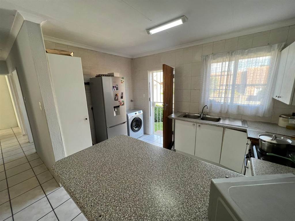 3 Bed Townhouse in Wilgeheuwel photo number 12