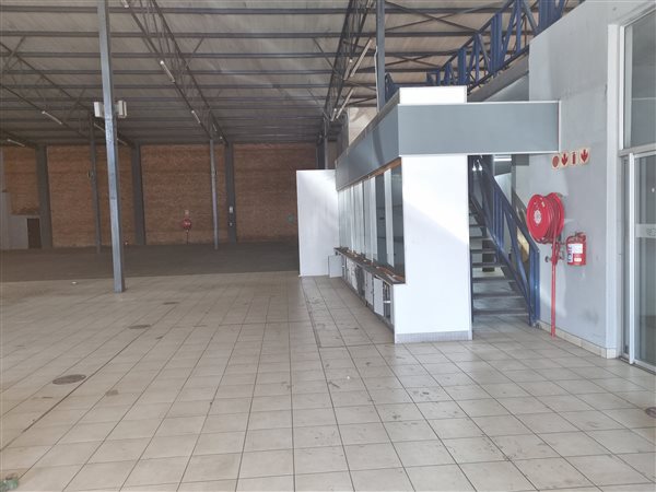 1 500  m² Commercial space