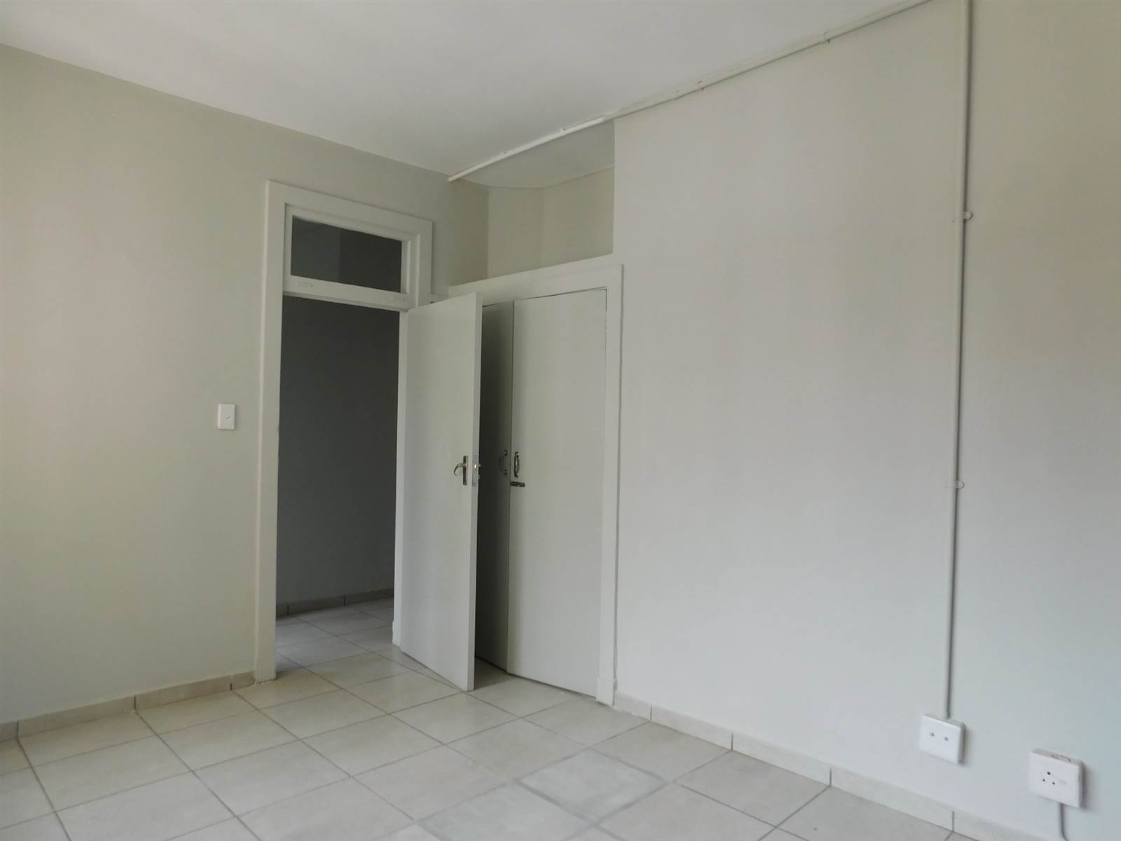 4 Bed Apartment in Johannesburg Central photo number 3