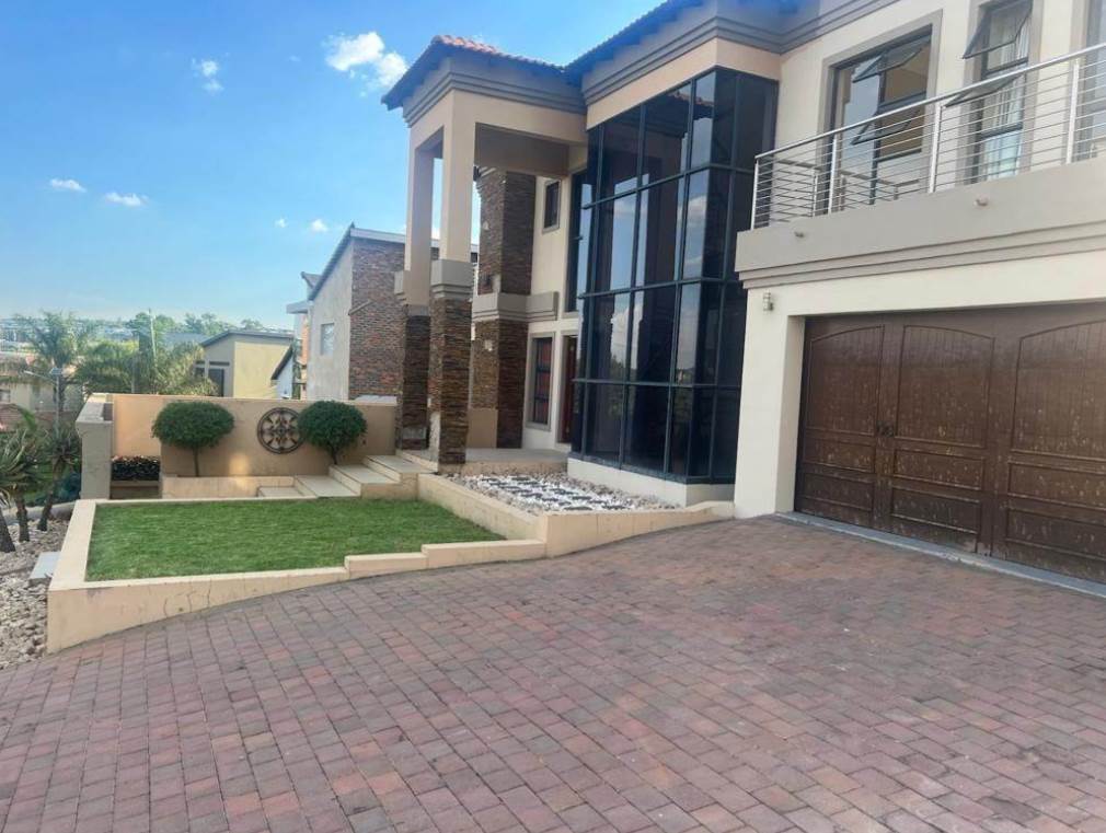 5 Bed Apartment in Kyalami photo number 1
