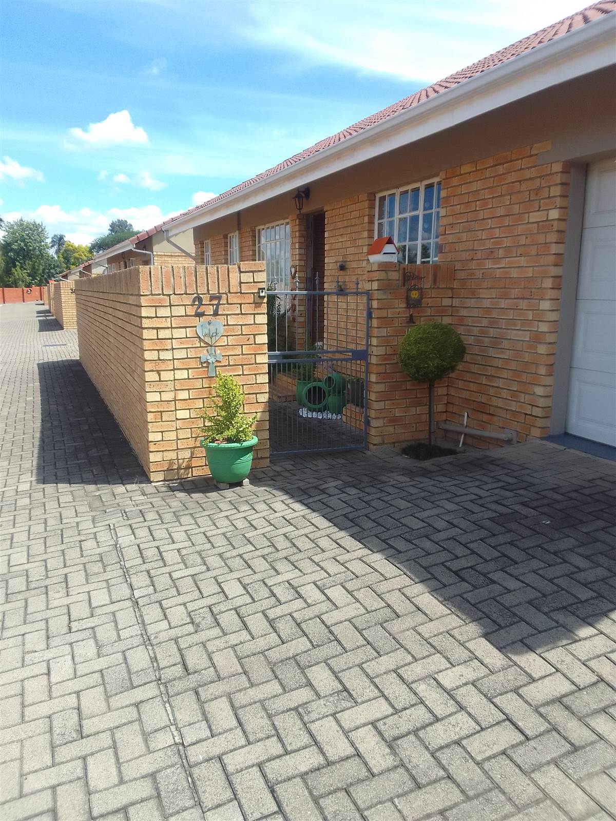2 Bed Townhouse in Hutten Heights photo number 1
