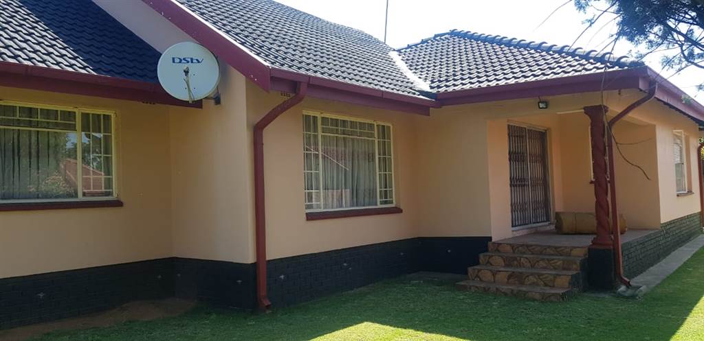 4 Bed House in Duvha Park photo number 20