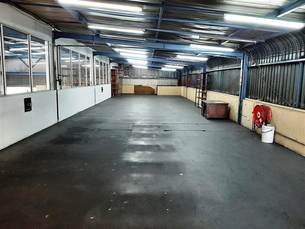 200  m² Industrial space in Rossburgh