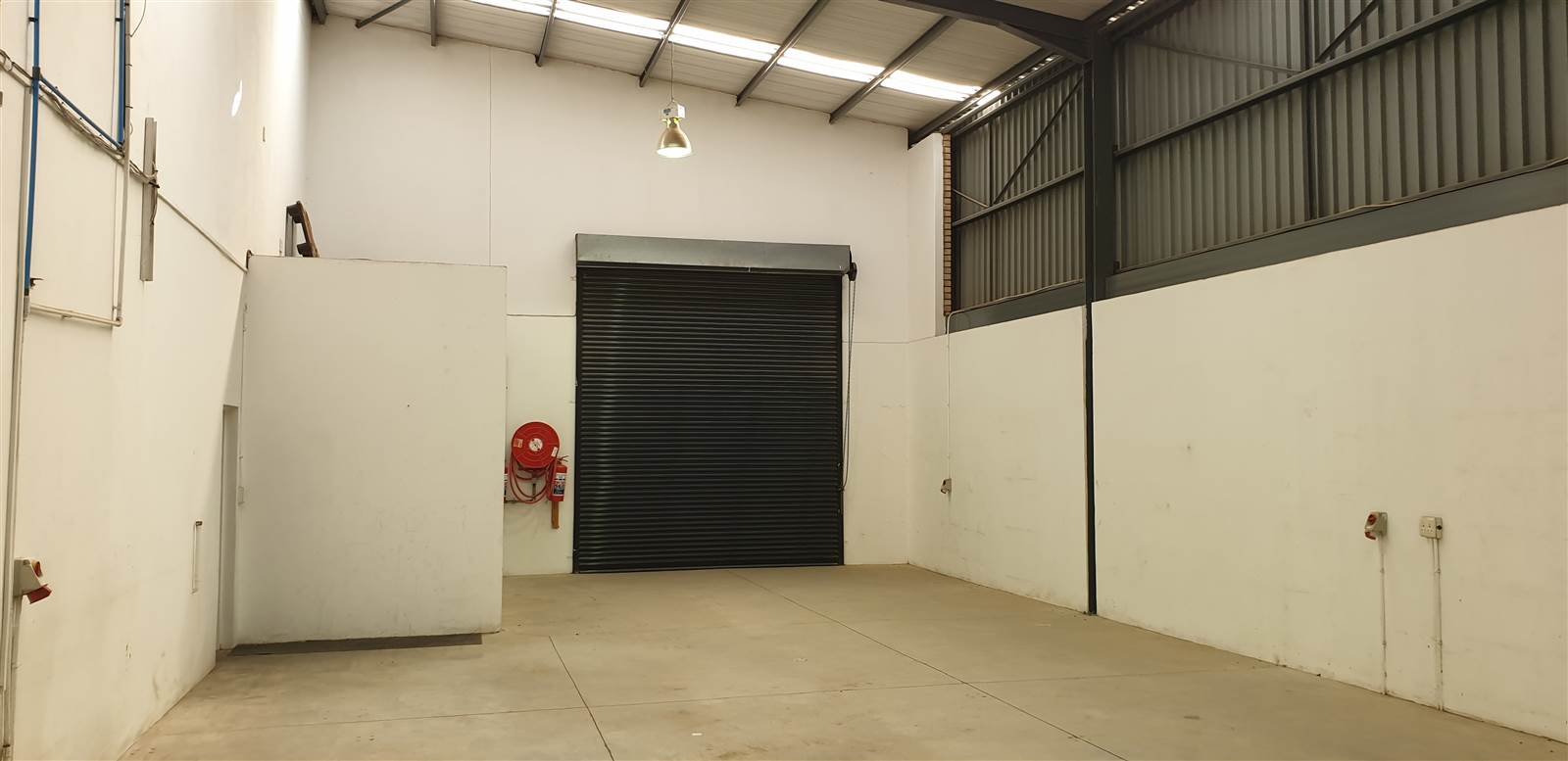 364  m² Industrial space in North Riding photo number 14