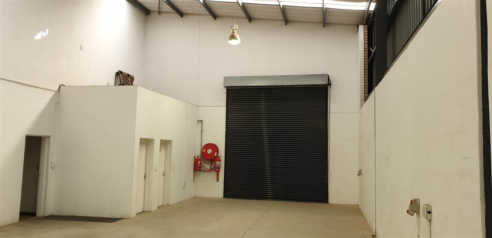 364  m² Industrial space in North Riding photo number 12