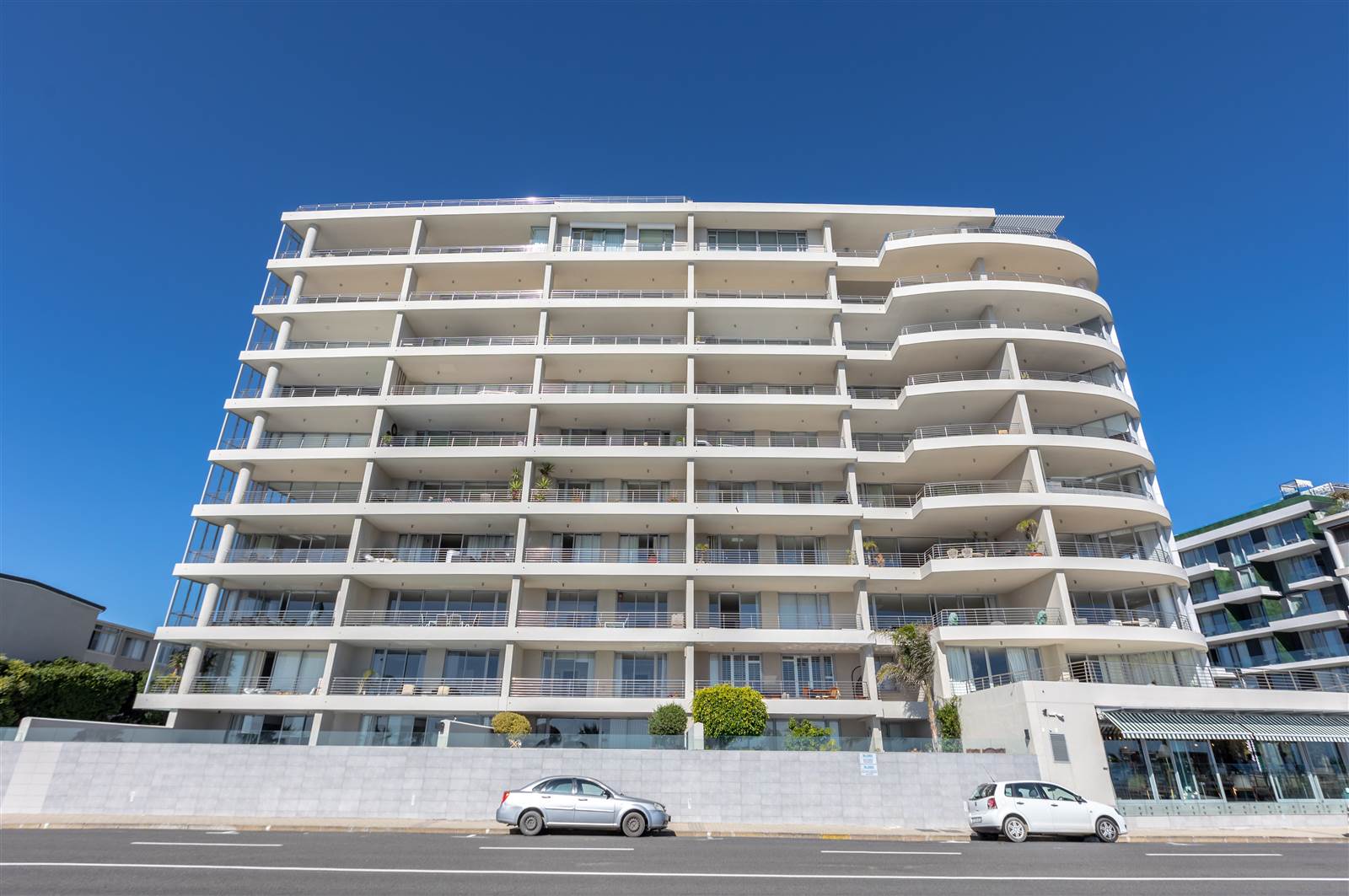 3 Bed Apartment in Mouille Point photo number 4