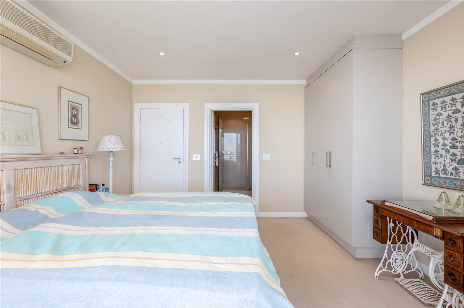3 Bed Apartment in Mouille Point photo number 23