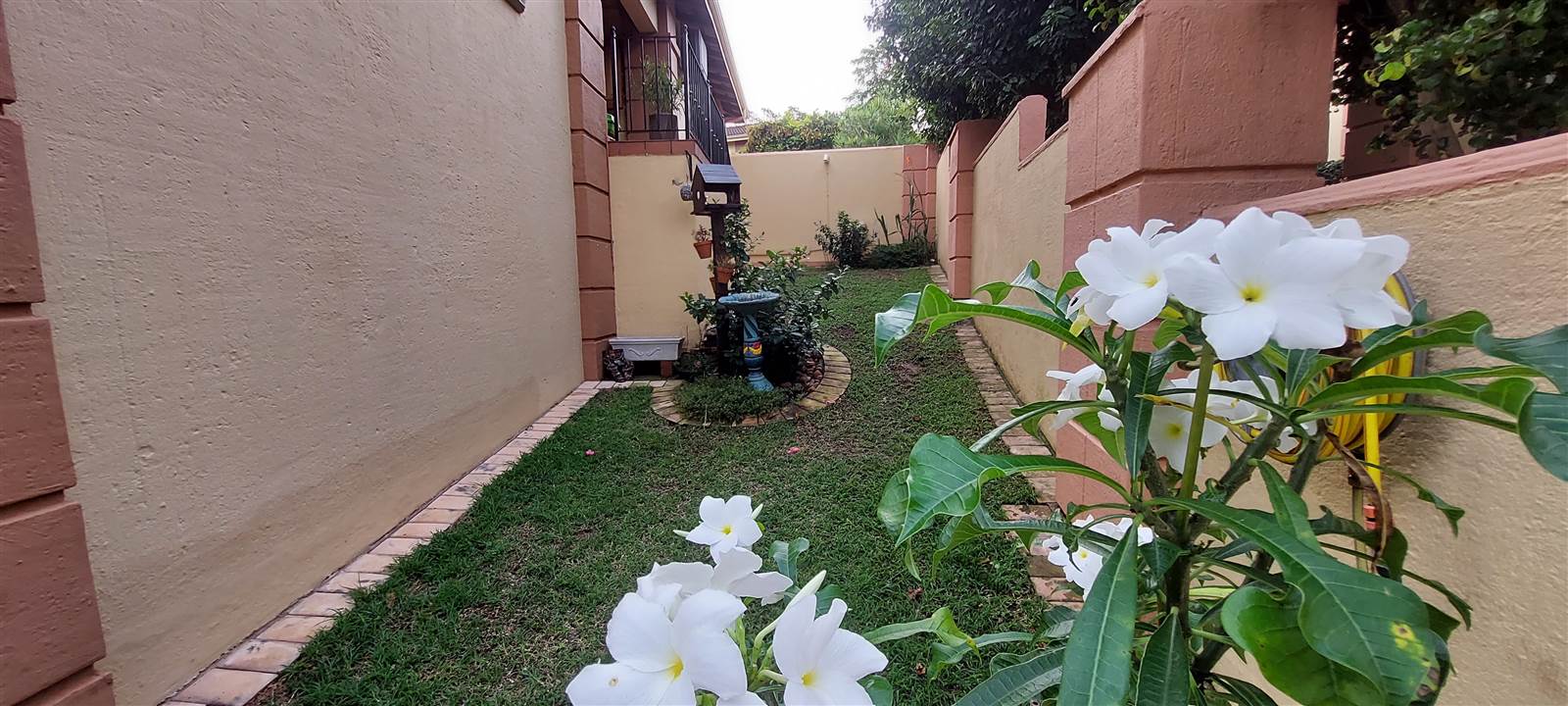 3 Bed Townhouse in Uvongo photo number 23