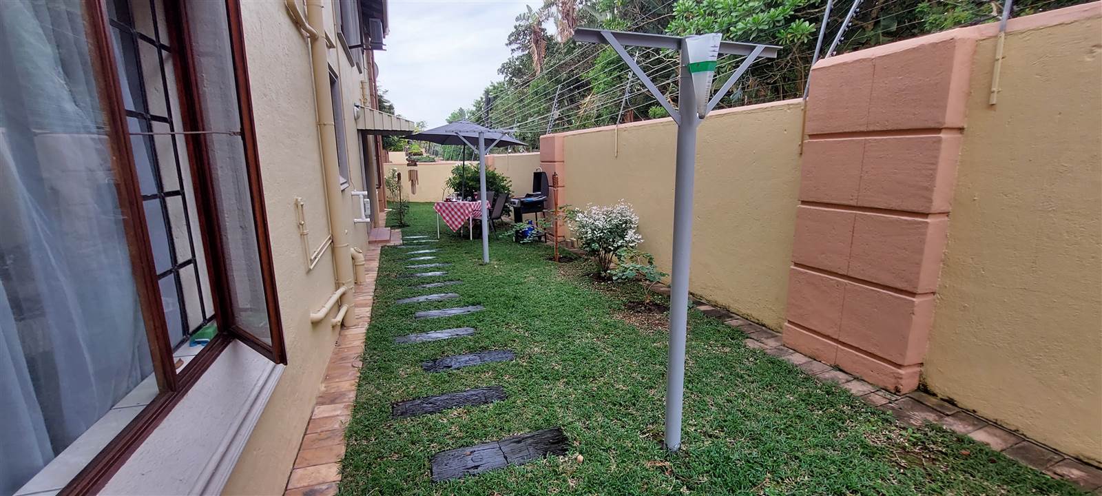 3 Bed Townhouse in Uvongo photo number 18