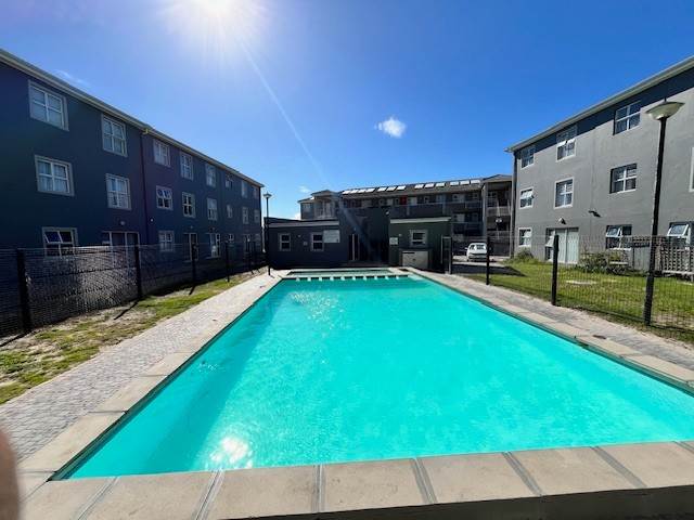 2 Bed Flat in Muizenberg photo number 10