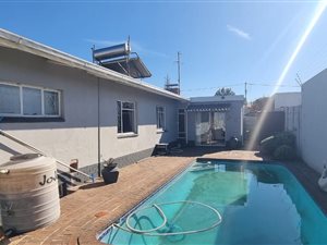 3 Bed House in Crown Gardens