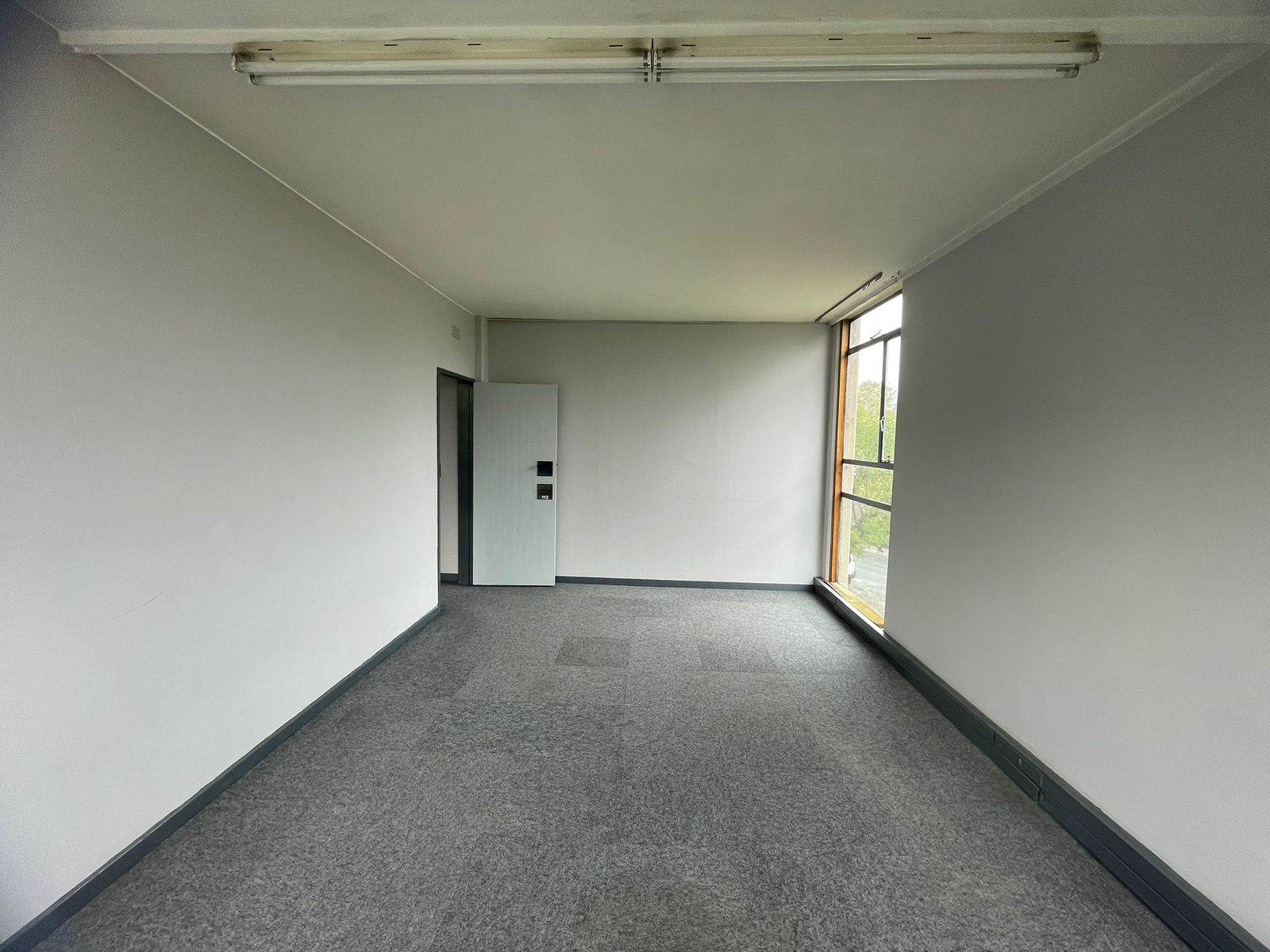 85  m² Commercial space in Robindale photo number 12