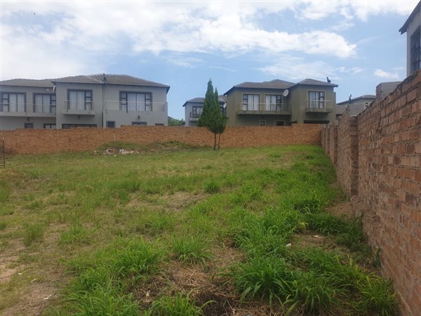 906 m² Land available in Thatchfield