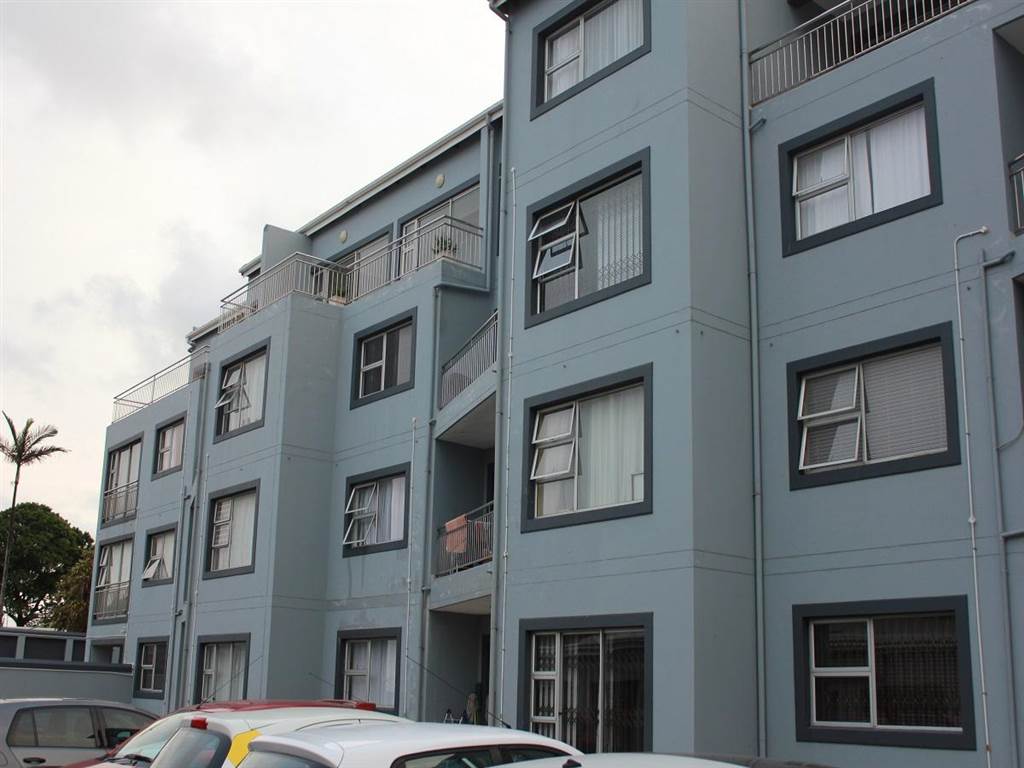2 Bed Apartment in Athlone Park photo number 1