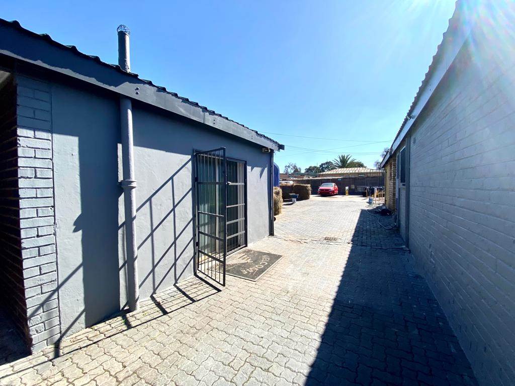 594  m² Commercial space in Klipfontein photo number 11